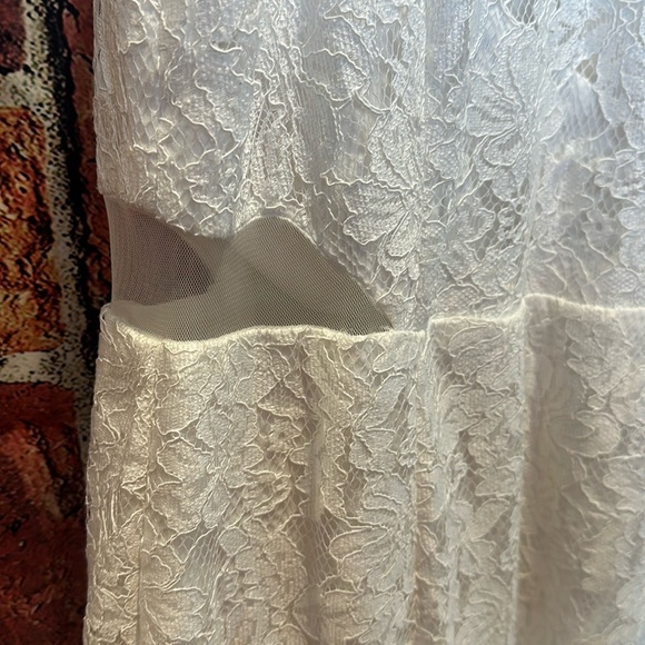 DB STUDIO Corded Lace Trumpet Wedding Dress with Illusion Sides. - size 14 NWT - Picture 15 of 16